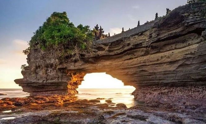 05.Batu Bolong Beach (10Min)